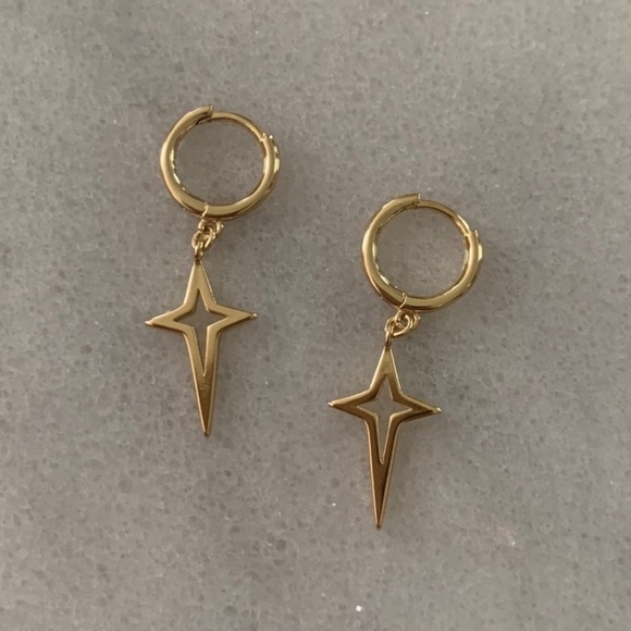 Gold Star Dangle Huggie Hoop Earrings Brand New - Picture 4 of 4